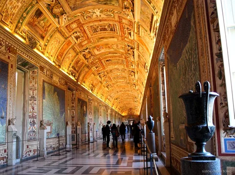 Sala di scultura del Pio Clementino sul biglietto autonomo per la Cappella Sistina