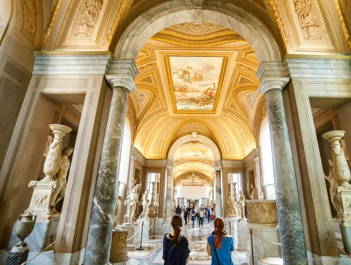 Coda all'ingresso dei Musei Vaticani per i biglietti della Cappella Sistina a Roma