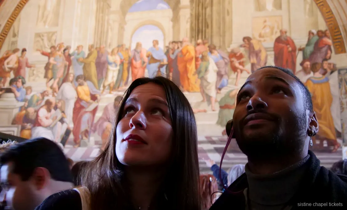 Hızlı tur Sistine Şapeli ziyaretinin sonunda görülen Aziz Petrus Meydanı